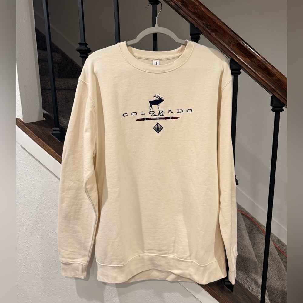 Colorado Estes Park crewneck sweatshirt size large cream off white ivory comfy!